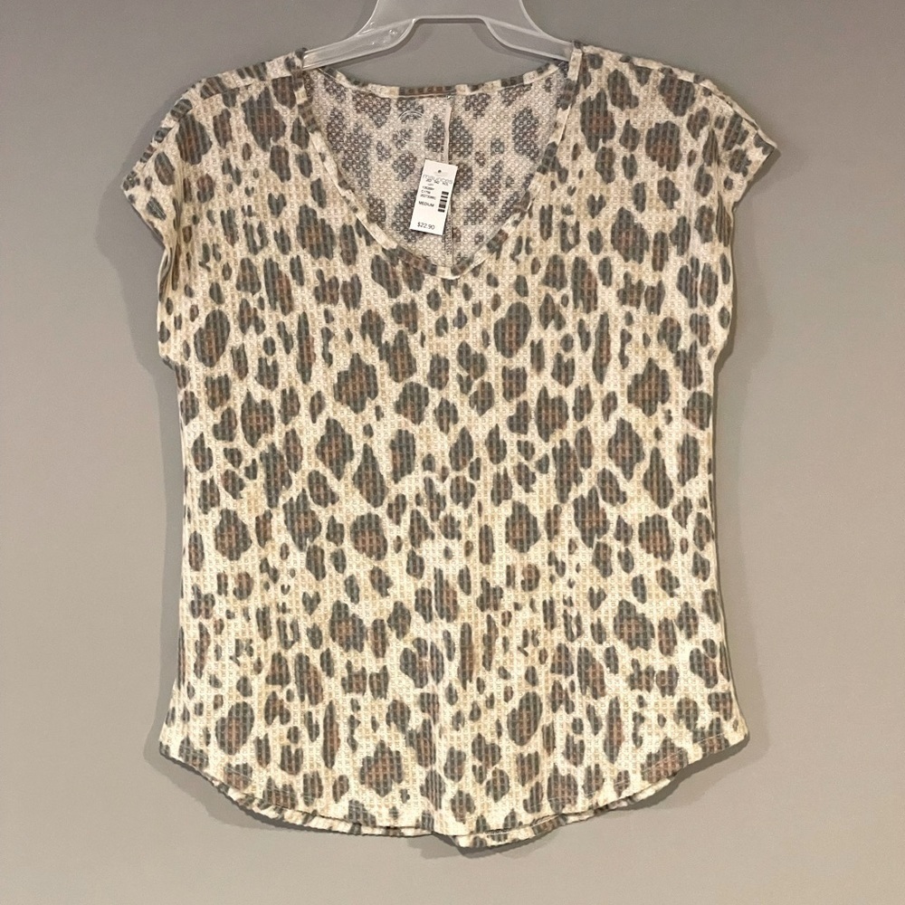 𝅺nwt Maurices size M 24/7 leopard print shirt